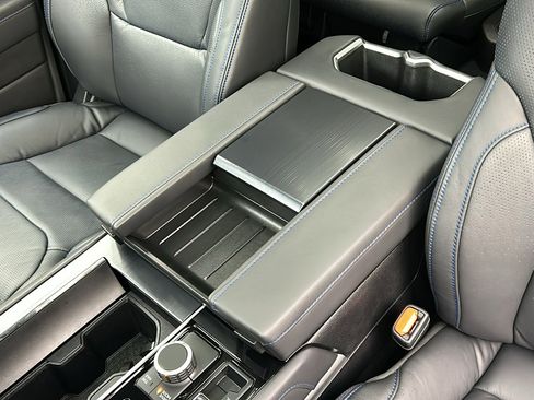 Used 2025 Toyota Sequoia Platinum image 27