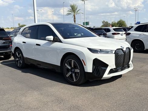 Used 2023 BMW iX xDrive50 w/ Premium Package AWD/4WD image 4