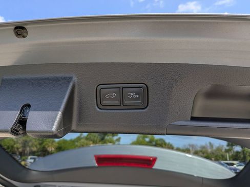 Certified 2023 Kia Telluride EX w/ EX Captain's Chair Package FWD image 13