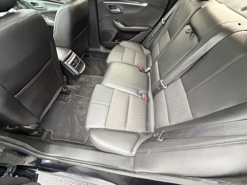 Used 2016 Chevrolet Impala LT w/ Convenience Package FWD image 12