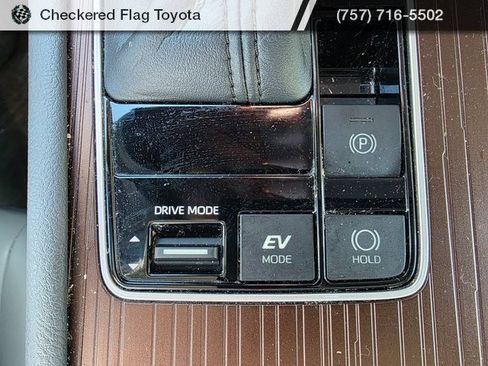 Used 2021 Toyota Sienna XLE w/ XLE Plus Package image 19