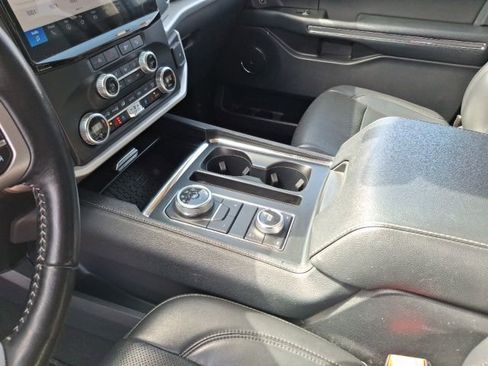 Used 2024 Ford Expedition XLT image 12
