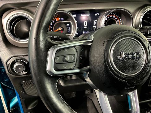 Used 2020 Jeep Wrangler Unlimited Sahara w/ Cold Weather Group AWD/4WD image 10