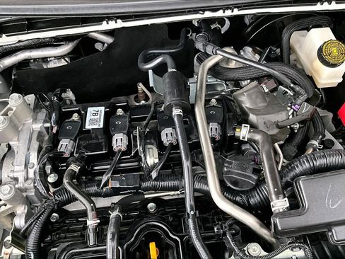 Certified 2025 Nissan Kicks SV AWD/4WD image 32