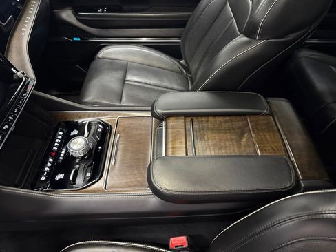 Used 2023 Jeep Grand Wagoneer Series II AWD/4WD image 16