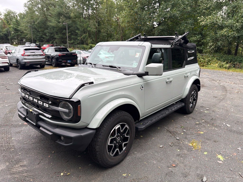 Used 2024 Ford Bronco Outer Banks AWD/4WD image 2