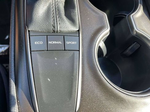Used 2022 Toyota Camry SE FWD image 38