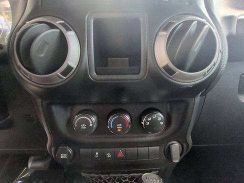 Used 2016 Jeep Wrangler Unlimited Sport w/ Connectivity Group AWD/4WD image 18