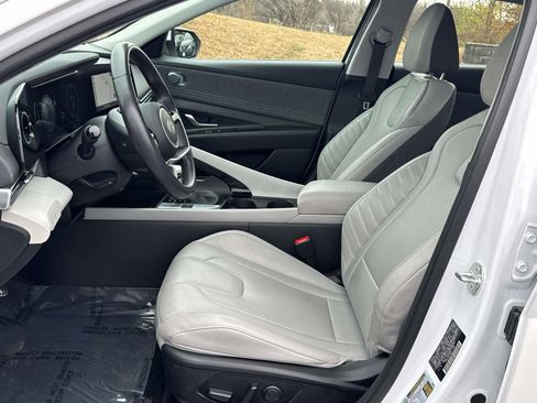 Used 2024 Hyundai Elantra Limited image 30