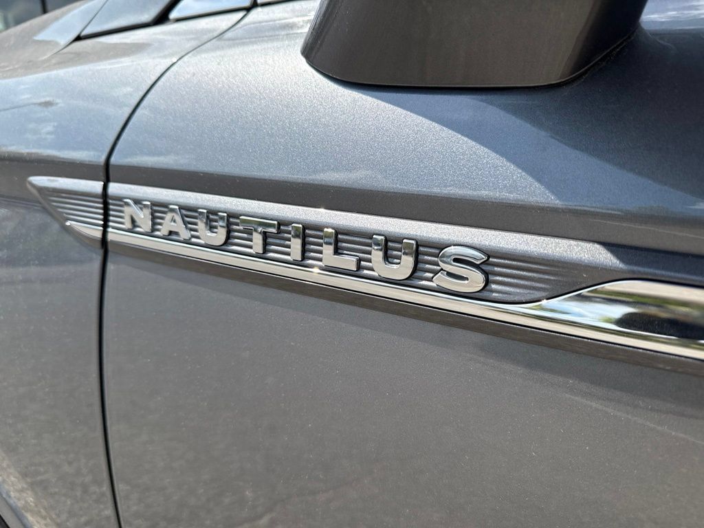 Used 2023 Lincoln Nautilus Reserve FWD image 3