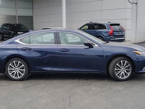 Used 2020 Lexus ES 350 w/ Premium Package image 2