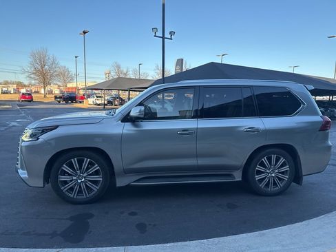 Used 2016 Lexus LX 570 4WD image 1