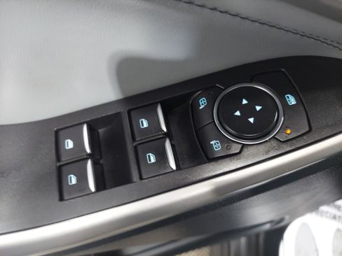 Used 2022 Ford Explorer XLT w/ XLT Sport Appearance Package AWD/4WD image 19