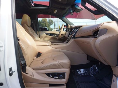 Used 2019 Cadillac Escalade Platinum image 23