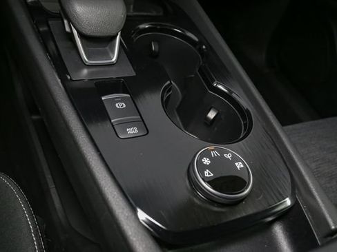 Used 2023 Nissan Rogue SV AWD/4WD image 23