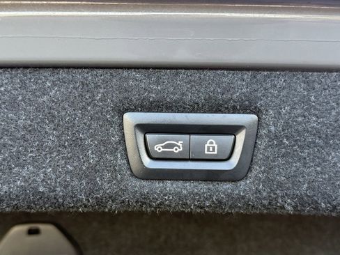 Used 2021 BMW 530i w/ Convenience Package image 16