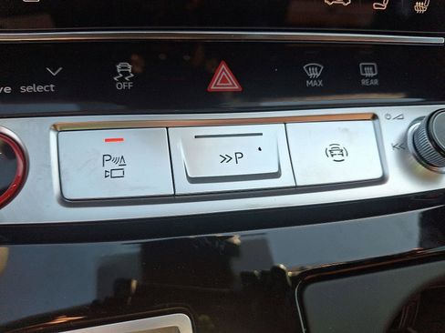 New 2026 Audi SQ8 Prestige image 21