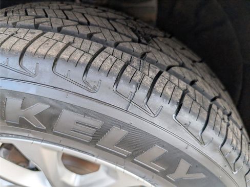 Used 2021 Chevrolet Equinox LT image 4