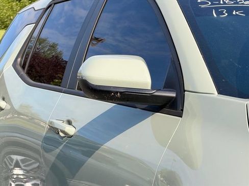 Used 2025 Chevrolet Equinox LT AWD/4WD image 9