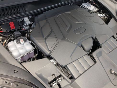 Used 2025 Porsche Cayenne image 27