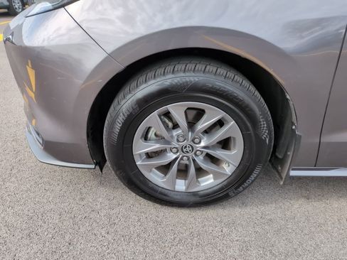 Used 2023 Toyota Sienna LE image 9