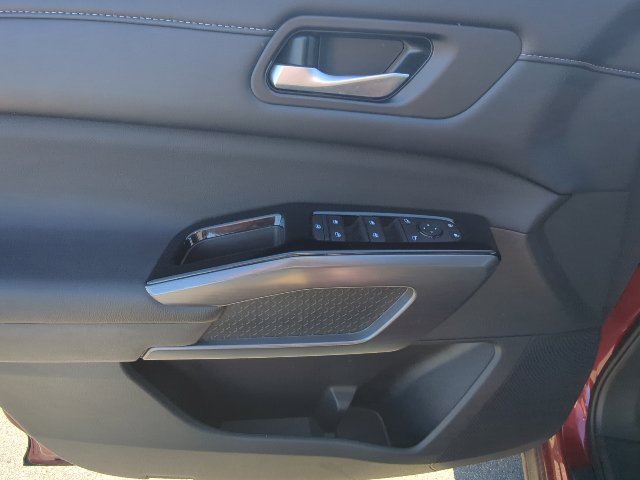 Used 2026 Nissan Pathfinder SL FWD image 12