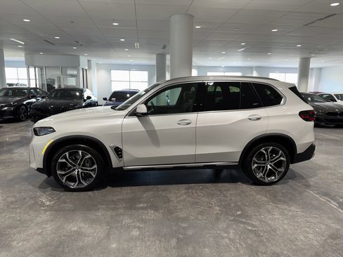 New 2026 BMW X5 xDrive40i AWD/4WD image 4
