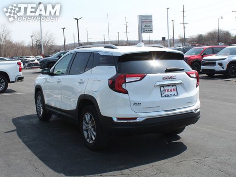 Used 2024 GMC Terrain SLT image 6