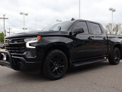Used 2023 Chevrolet Silverado 1500 RST w/ Z71 Off-Road Package AWD/4WD image 9