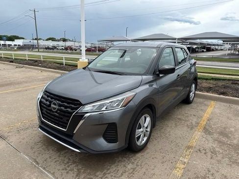 Used 2024 Nissan Kicks S FWD image 3