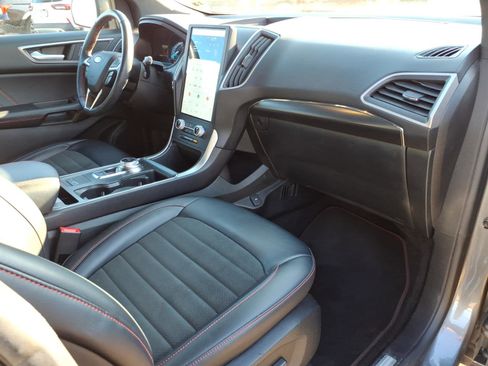 Certified 2023 Ford Edge ST-Line image 10