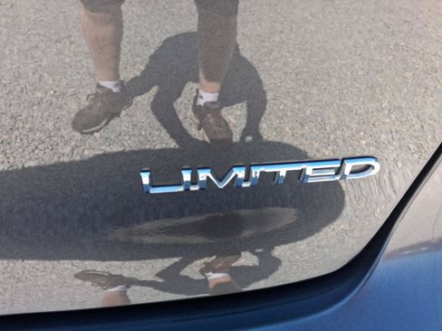 Used 2017 Chrysler Pacifica Limited w/ UConnect Theater Package FWD image 20
