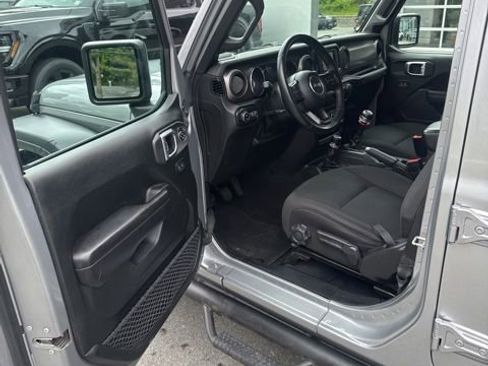 Used 2020 Jeep Gladiator Sport w/ Quick Order Package 23S AWD/4WD image 12