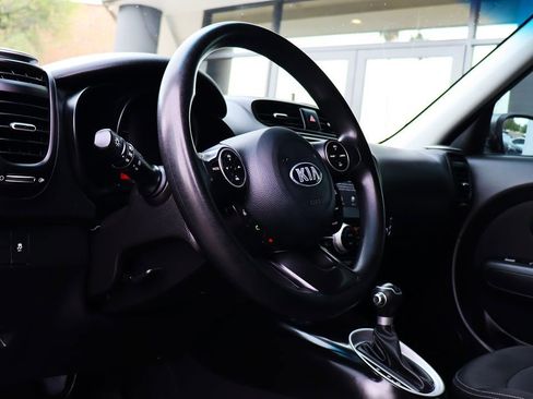Used 2018 Kia Soul + FWD image 37