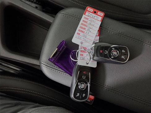 Used 2021 Buick Encore GX Select w/ Sport Touring Package AWD/4WD image 4
