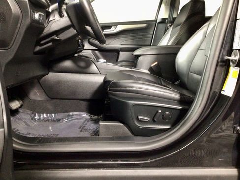 Used 2022 Ford Escape SEL w/ Technology Package image 18