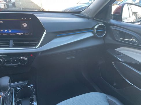 Used 2025 Chevrolet Trax LT w/ LT Convenience Package image 34