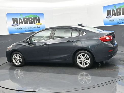 Used 2017 Chevrolet Cruze LT image 3