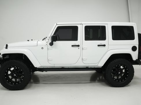 Used 2014 Jeep Wrangler Unlimited Sahara w/ Max Tow Package image 7
