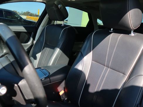 Used 2019 Jaguar XJ R-Sport image 16