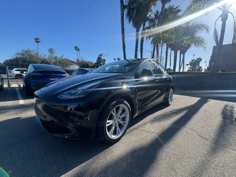 Used 2024 Tesla Model Y Long Range AWD/4WD image 3