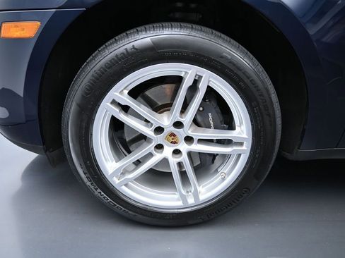 Certified 2023 Porsche Macan AWD/4WD image 9