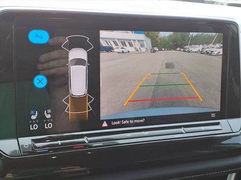 Used 2025 Volkswagen Atlas SE FWD image 31