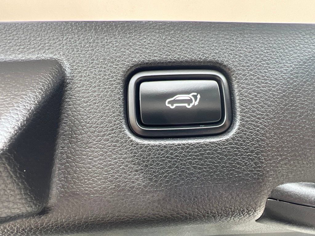 Certified 2025 Kia Seltos EX w/ EX Sunroof Package AWD/4WD image 15