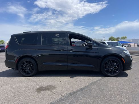 Used 2021 Chrysler Pacifica Touring-L w/ Premium & Safety Sphere Group FWD image 6