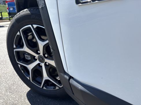 Used 2025 Jeep Compass Limited image 18