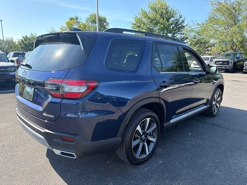 Used 2025 Honda Pilot Touring image 3