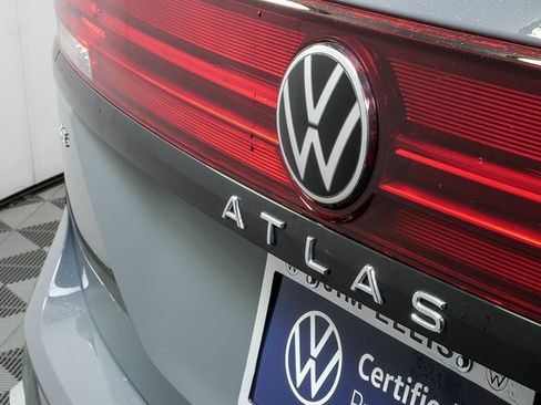 Certified 2025 Volkswagen Atlas Peak Edition SE image 31