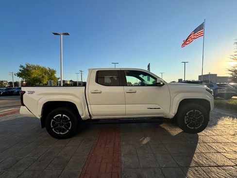 Used 2024 Toyota Tacoma TRD Sport AWD/4WD image 7