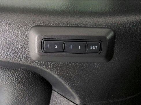 Used 2021 Nissan Titan PRO-4X w/ Pro-4x Convenience Package AWD/4WD image 18